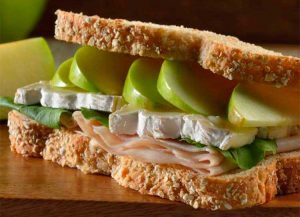 Sandwich de manzana y pavo